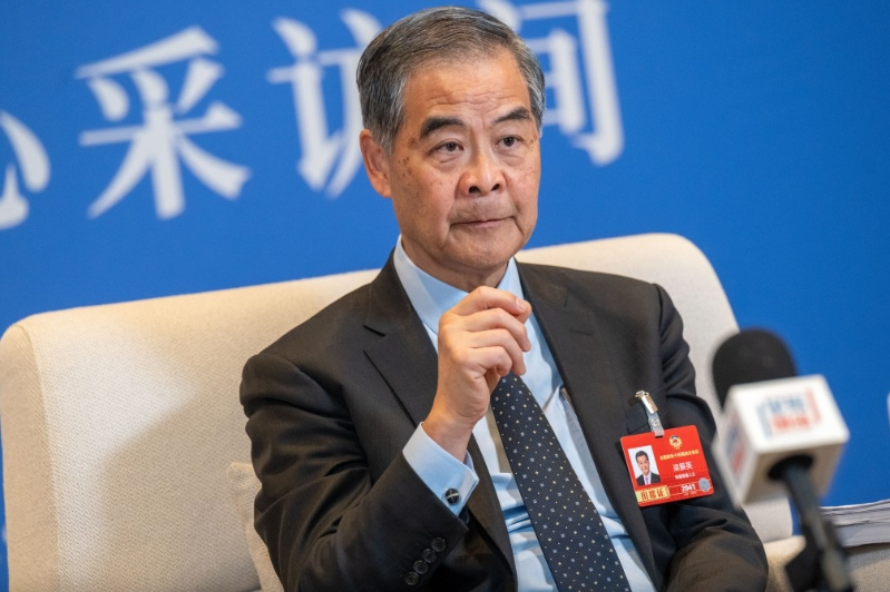 梁振英