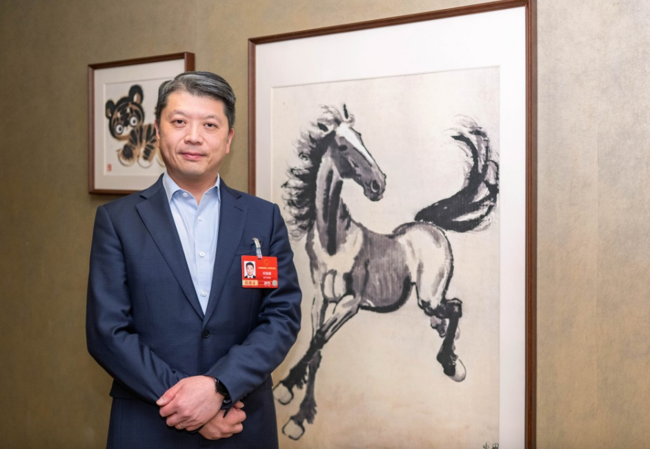澳门全国人大代表、澳门立法会议员何敬麟在北京接受《星岛》专访。