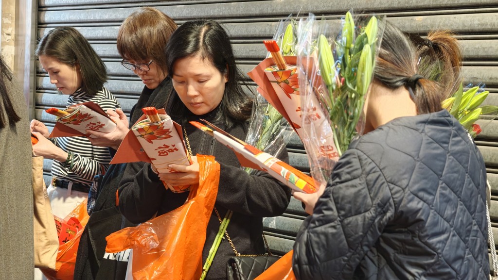 善信在衣宝诚心写下姓名及日期。