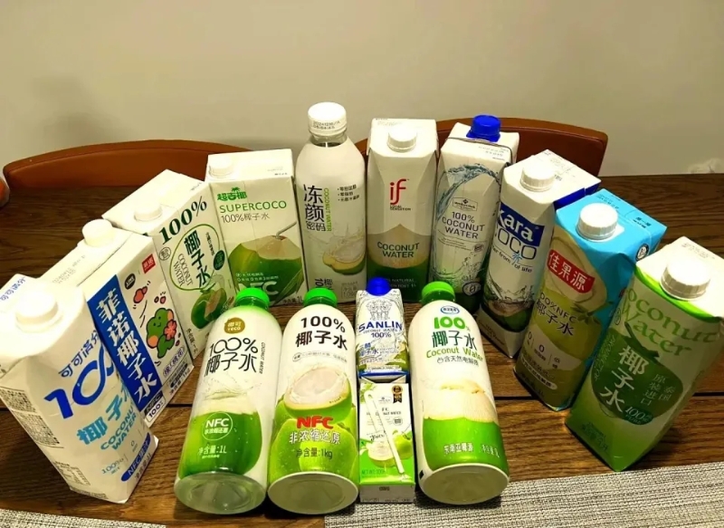 近年掀起健康饮品热潮、被追捧为“天然电解质水”的椰子水。 近年掀起健康饮品热潮、被追捧为“天然电解质水”的椰子水。