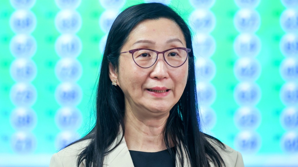 黄碧如已卸任资助房屋小组委员会主席。
