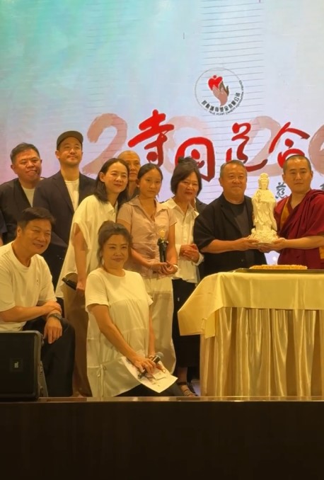 曾志伟近日搞60围慈善素宴星光熠熠。