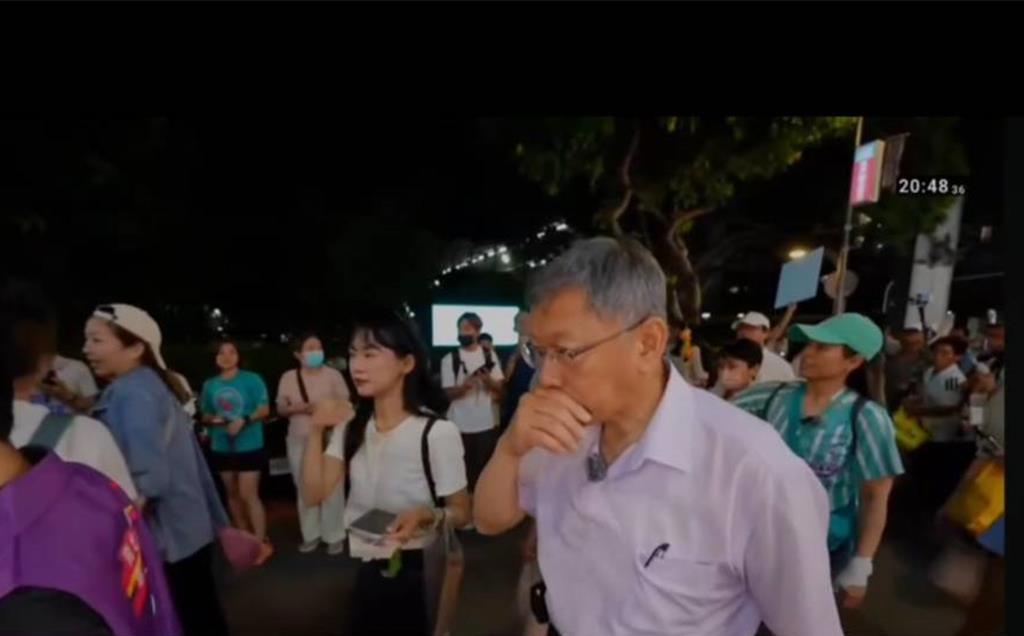骑乘机车不明人士朝人群中喷辣椒水，柯文哲等多名工作人员呼吸道严重不适。