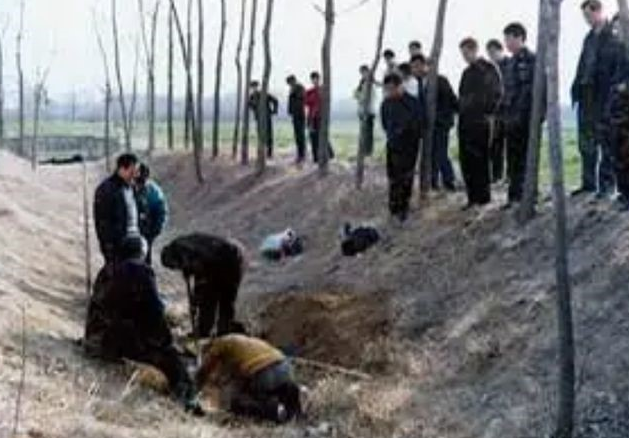 奇案解密︱ 悍匪周向阳绑架抢劫67宗杀22人，边境遇围剿中六枪命丧中越界河
