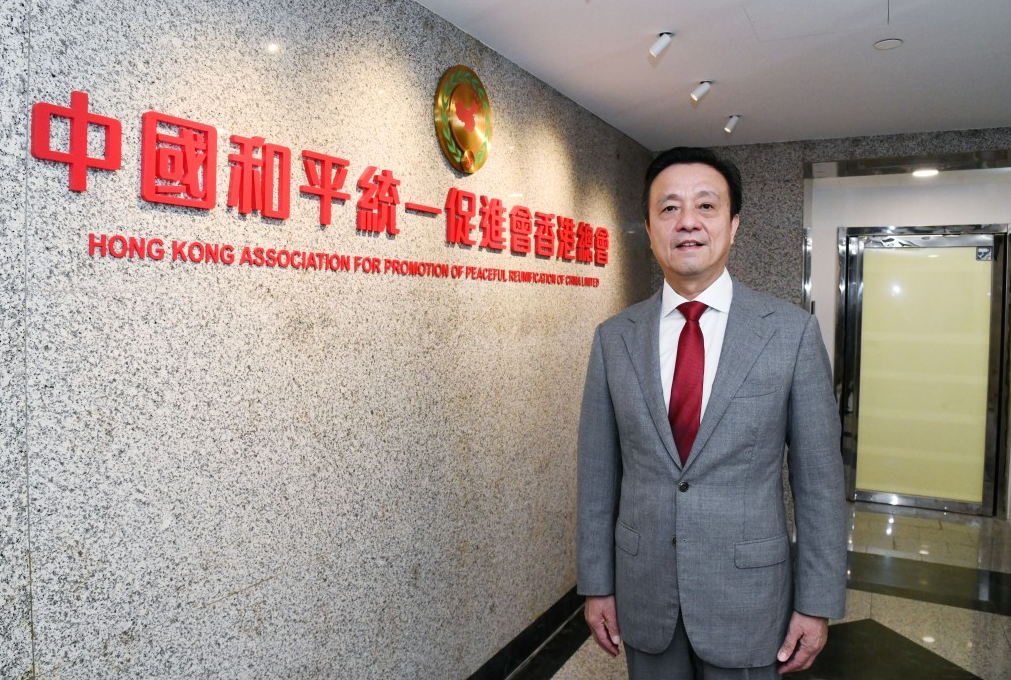 姚志胜指出，中央对港澳的期望提升为“更好融入和服务国家发展大局”，这是角色定位的战略升级。