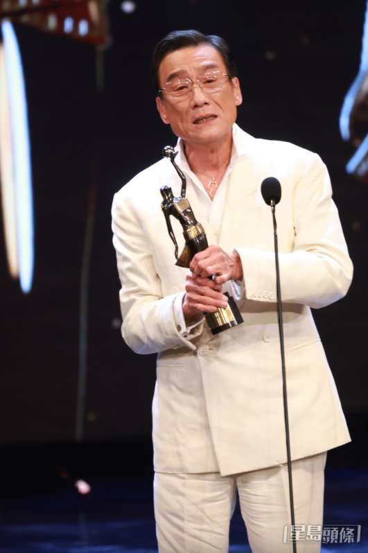 影帝梁家輝在台上深情告白：“多謝佢（太太江嘉年），佢忍咗我44年喇！”