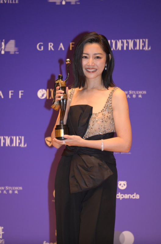 卫诗雅凭《再见UFO》获“最佳女配角”，同时夺“最佳衣着奖”。
