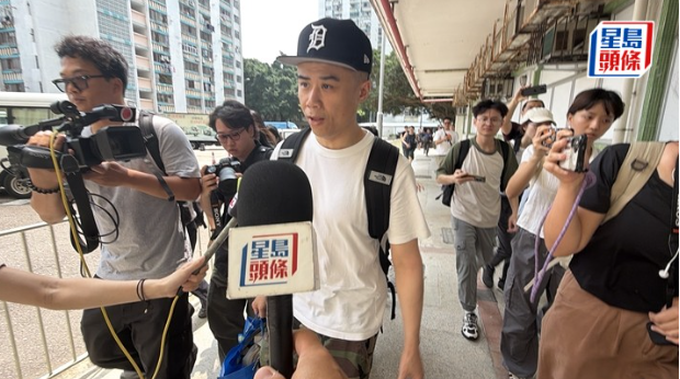 香港大埔五级火｜受灾居民首次上楼收拾物品，百感交集：心情复杂