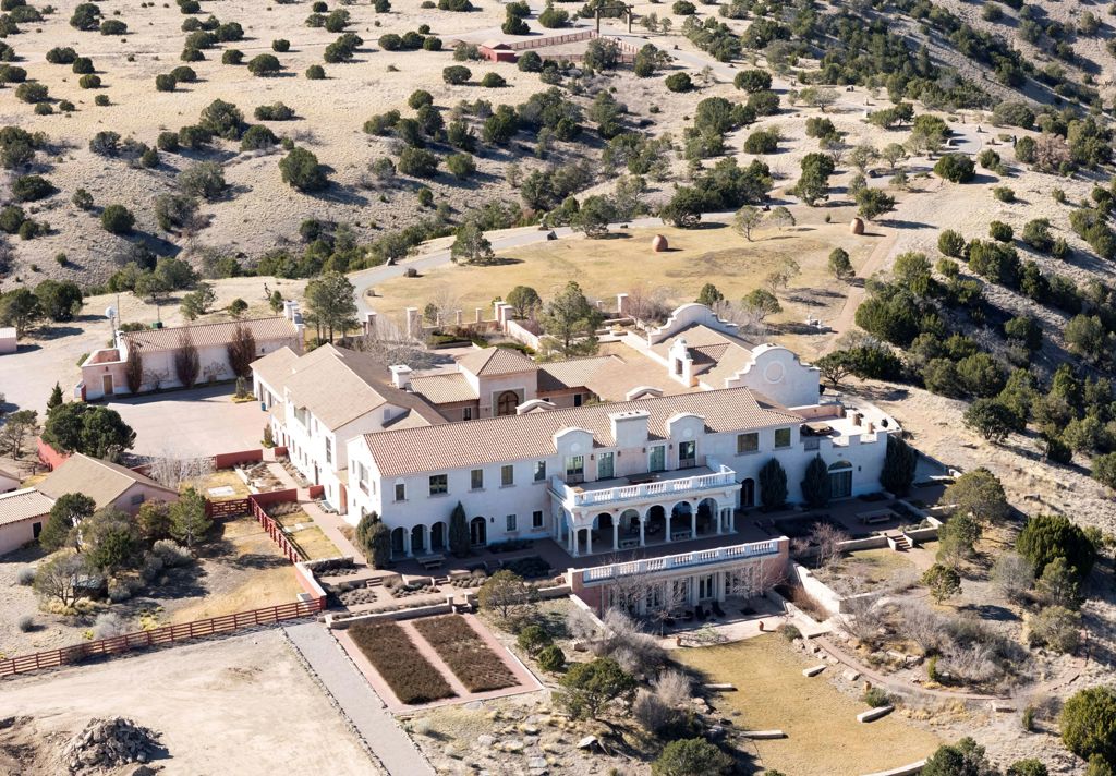 美国新墨西哥州佐罗牧场（Zorro Ranch）的无人机空拍资料照。