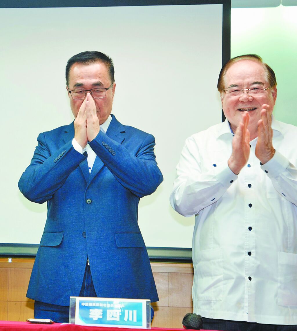 国民党新北市长参选人李四川（左）、国民党秘书长李乾龙（右）