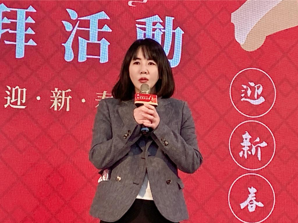 立委”谢衣凤。