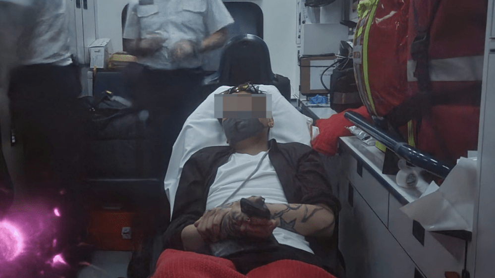 遇劫男职员颈部受伤，由救护车送院。