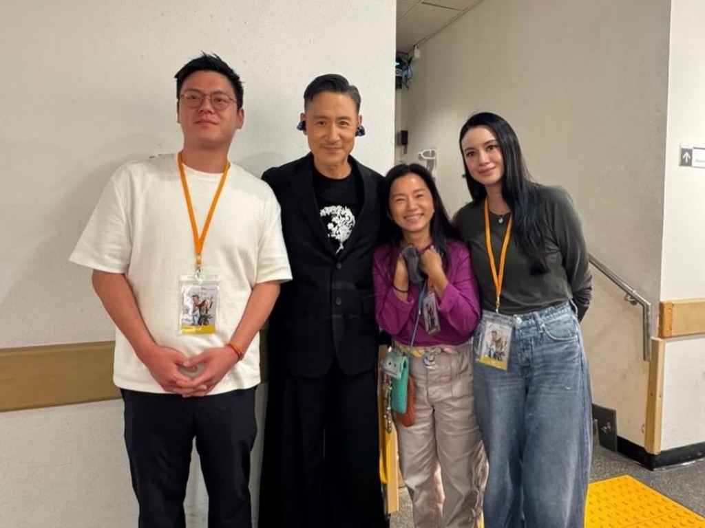林恬儿晒出和张学友的合照。