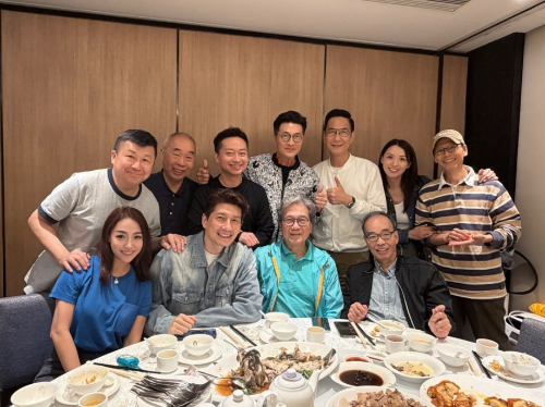 “A記同學會”的一班台前幕後,不時相約聚餐,情誼深厚。 “A記同學會”的一班台前幕後,不時相約聚餐,情誼深厚。