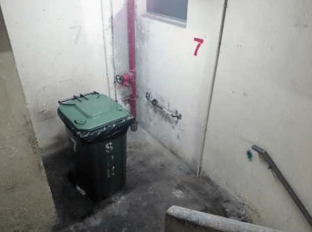 凯晴遗体被弃置于住所后楼梯的垃圾桶内。