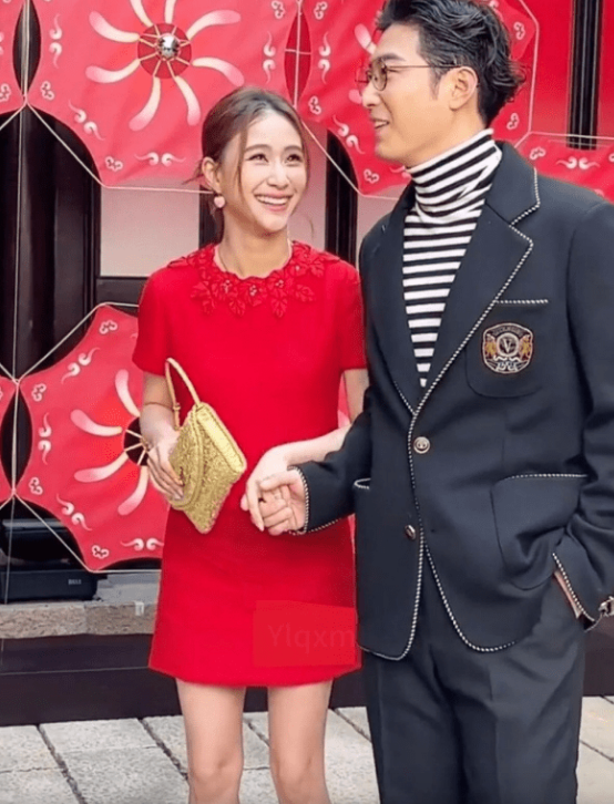 何超莲与窦骁婚后，屡传婚姻亮起红灯，二人要不时出来放闪辟谣。