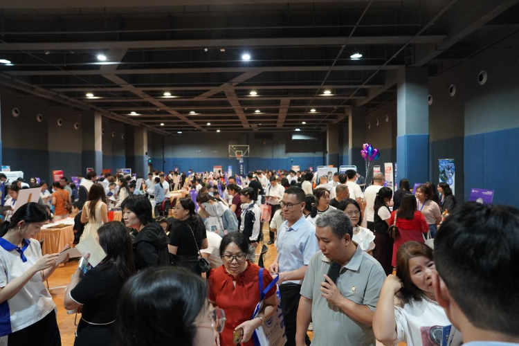 50多所高校亮相这场咨询会，深圳市华朗学校搭建多元升学“立交桥”