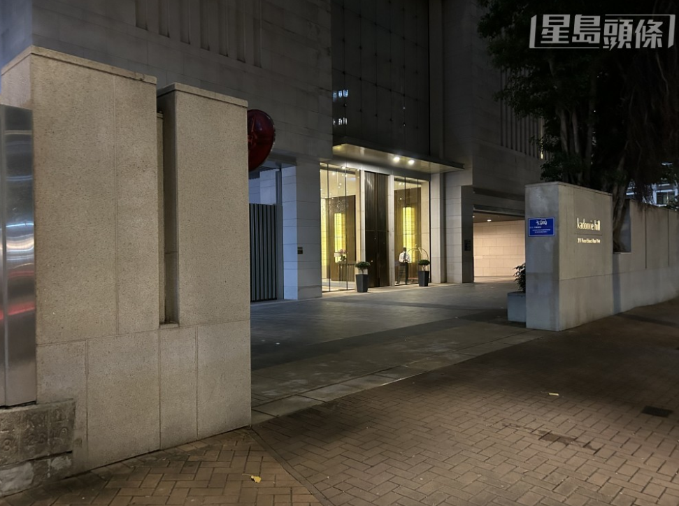 周佩贤倒毙于太子道西211号的寓所内。