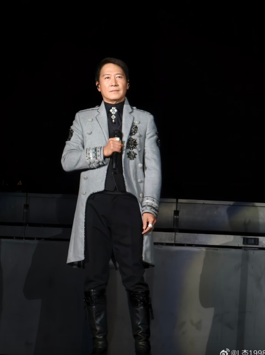 黎明于5月16至17日在佛山举行《黎明ROBBABA演唱会2026－佛山站》。（网上图片）