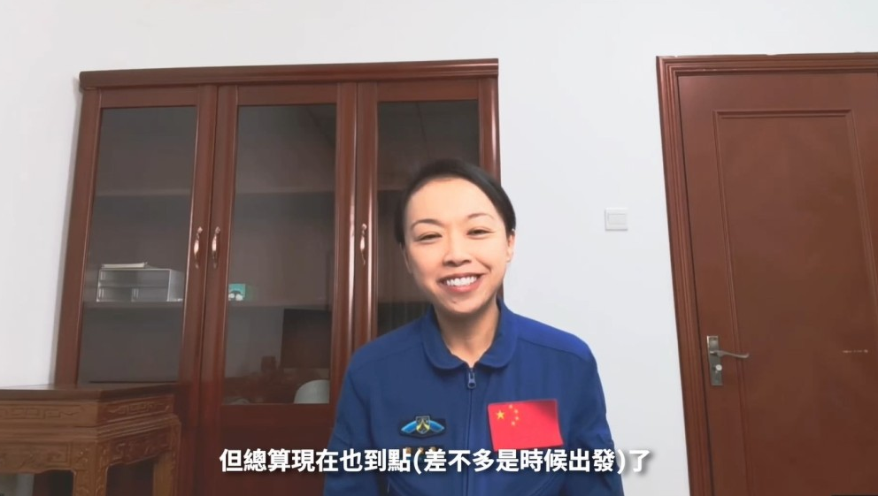 黎家盈表示,训练虽然艰苦,但会全力以赴完成飞行任务。 黎家盈表示,训练虽然艰苦,但会全力以赴完成飞行任务。