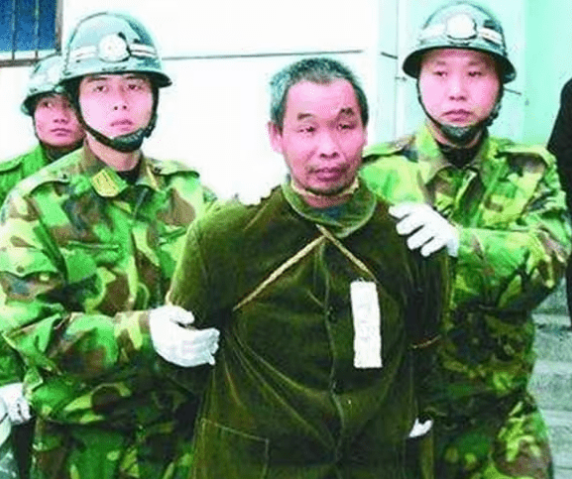 奇案解密｜陕西狂男邱兴华疑道士调戏老婆，血洗道观杀10人割内脏喂狗