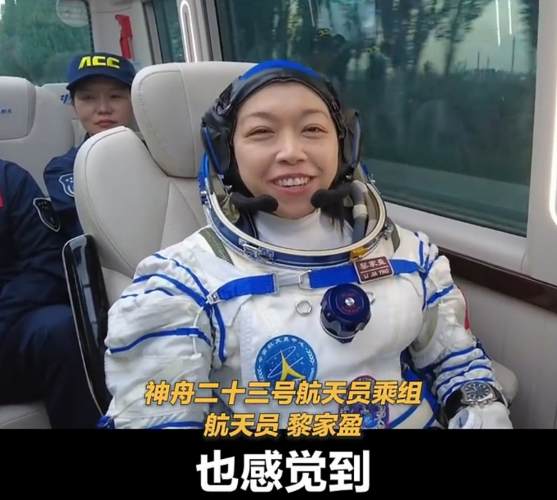黎家盈先用普通话说：“感觉良好，也感到了大家的热情啦。”