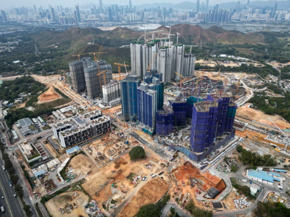 政府拟斥99.6亿元于古洞北兴建政府联用大楼,剑击馆将落户其中。 政府拟斥99.6亿元于古洞北兴建政府联用大楼,剑击馆将落户其中。