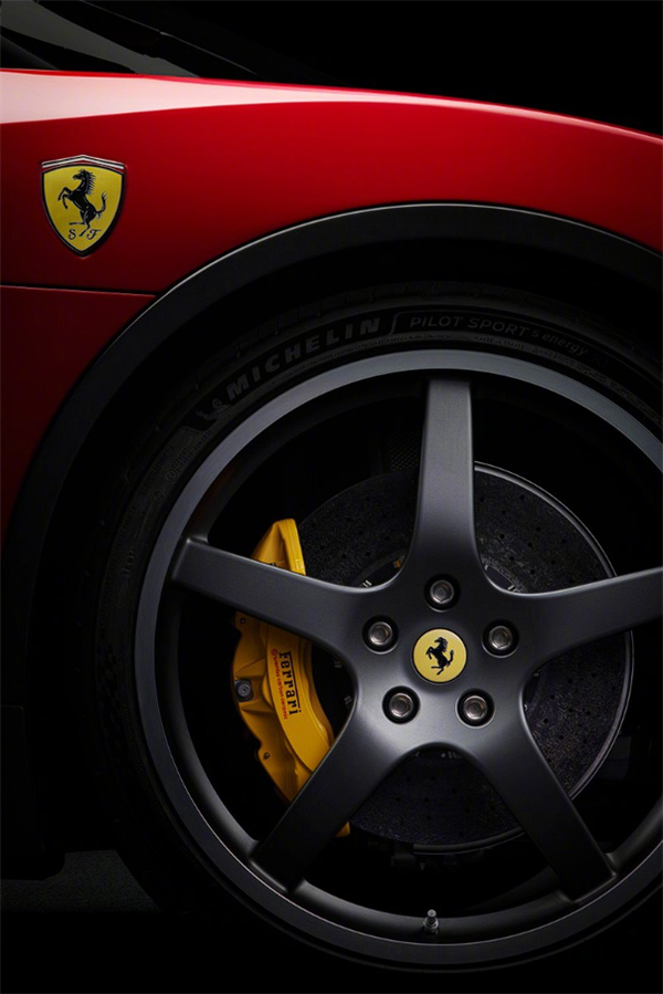 四电机马力超千匹 法拉利首款纯电动车Ferrari Luce发布:苹果味十足